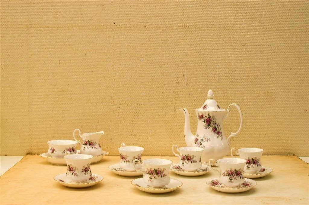 17 delig Royal Albert Porseleinen theeservies 51050, Gebruikt, Ophalen of Verzenden, Bord(en), Overige stijlen