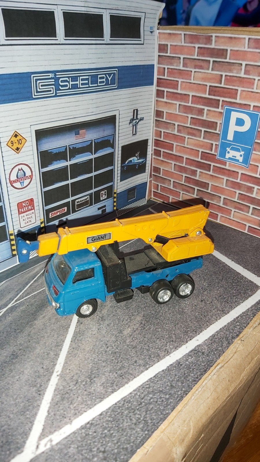 Isuzu  vrawagen kraan schaal 1.70, Ophalen of Verzenden, Zo goed als nieuw, Bus of Vrachtwagen