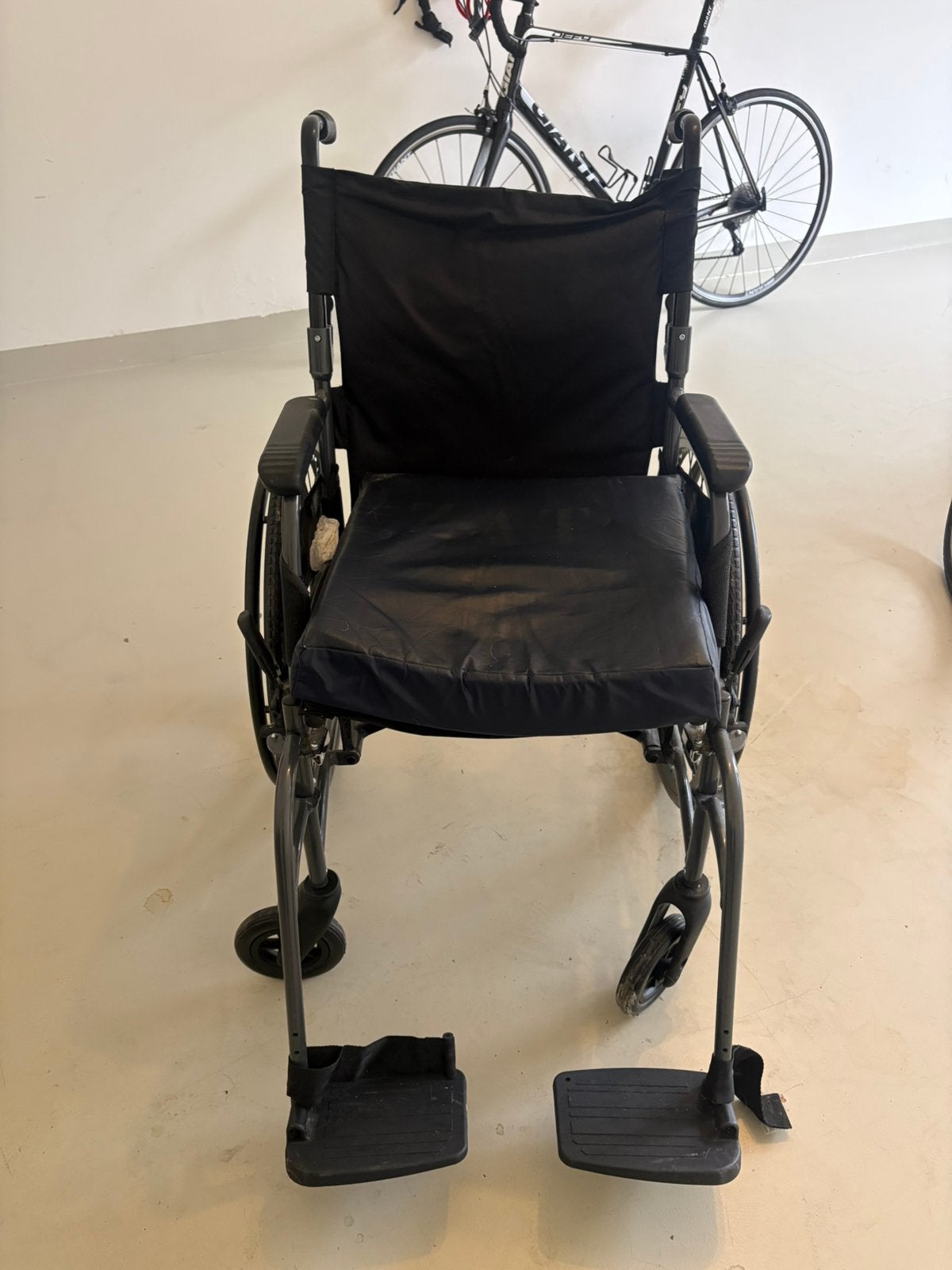 Excel Mobility Folding Wheelchair  – good Condition, Diversen, Ophalen, Elektrische rolstoel