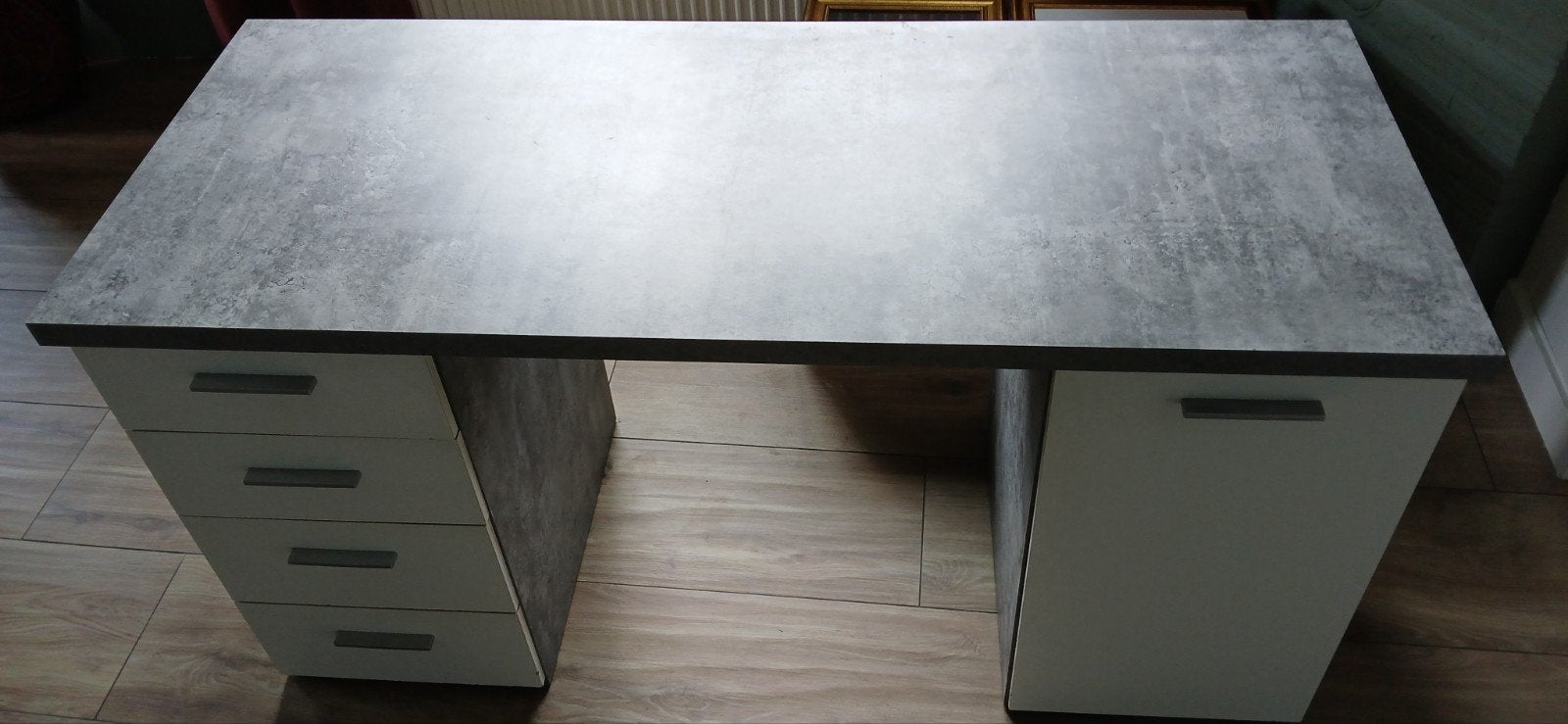 Modern bureau met lades en kast - Grijs/Wit, Ophalen, Met lades, Spaanplaat of MDF, Zo goed als nieuw