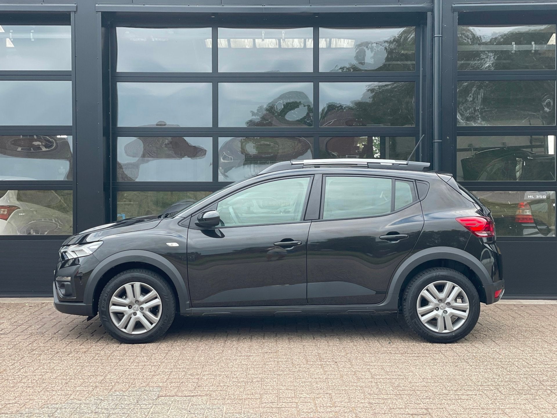 Dacia Sandero 1.0 TCe 90 Expression, Stof, Gebruikt, 1073 kg, Zwart