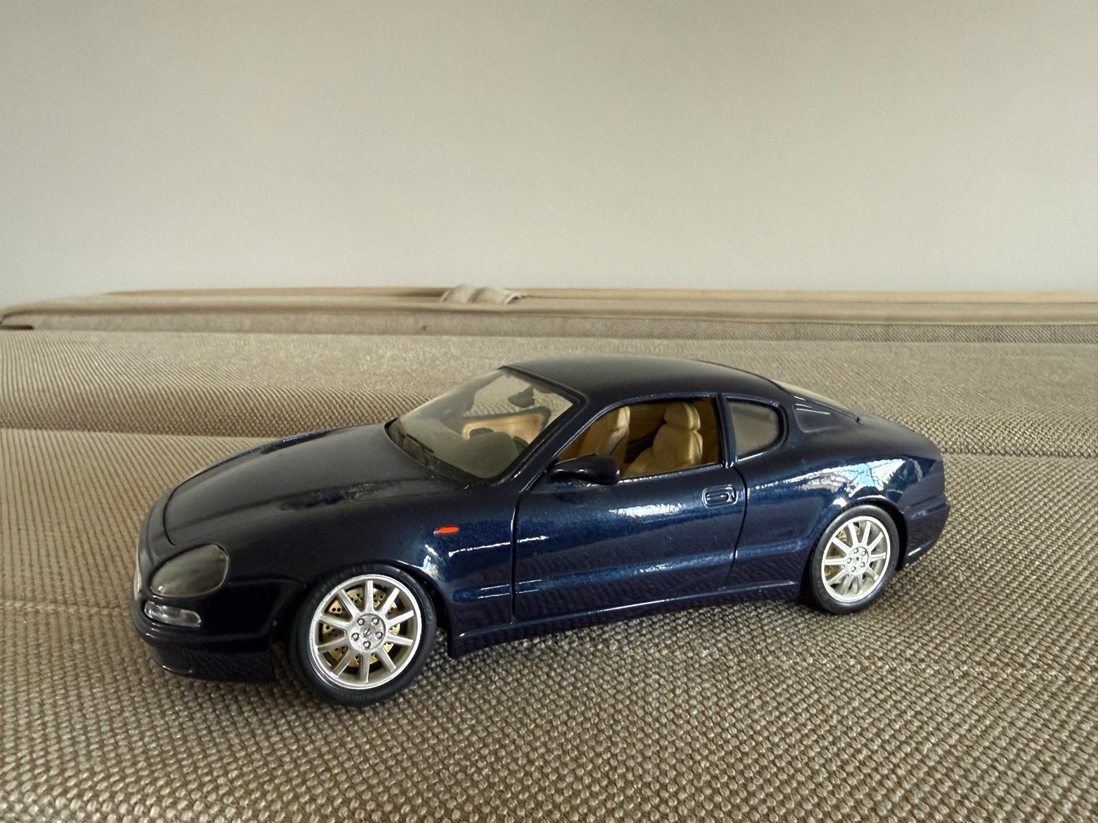 Maserati 3200 GT modelauto - Licht beschadigd 1:18, Ophalen, Gebruikt, Auto