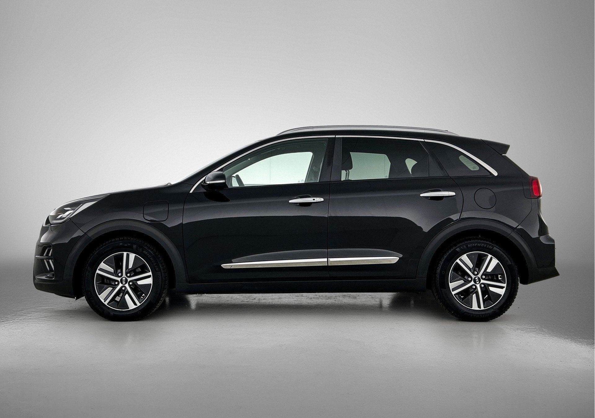 Kia Niro 1.6 GDi Plug in Hybrid ExecutiveLine | Leder | Came, Auto's, Kia, 12 maanden, Gebruikt, Zwart, Bedrijf