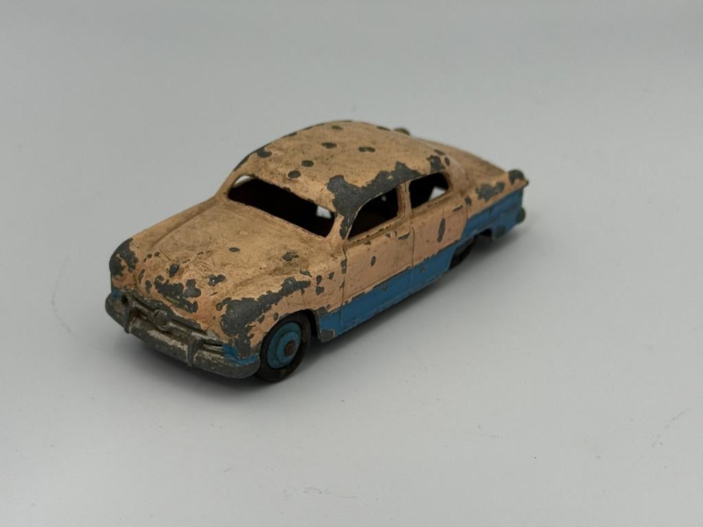 Dinky Toys Ford Sedan, Ophalen of Verzenden, Zo goed als nieuw, Auto, Dinky Toys