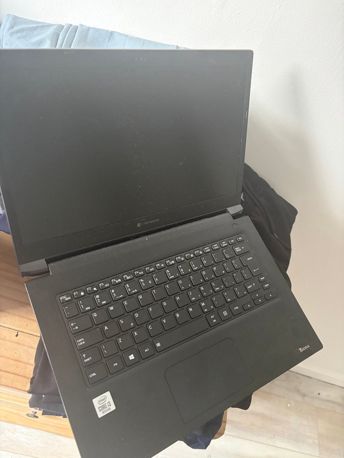 Defecte Dynabook laptop voor onderdelen (waterschade), Computers en Software, Ophalen, Niet werkend