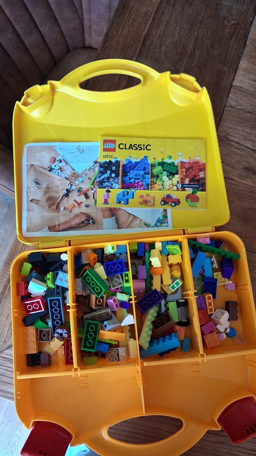 LEGO Classic 10713 Creatieve Koffer met bouwstenen, Ophalen of Verzenden, Zo goed als nieuw