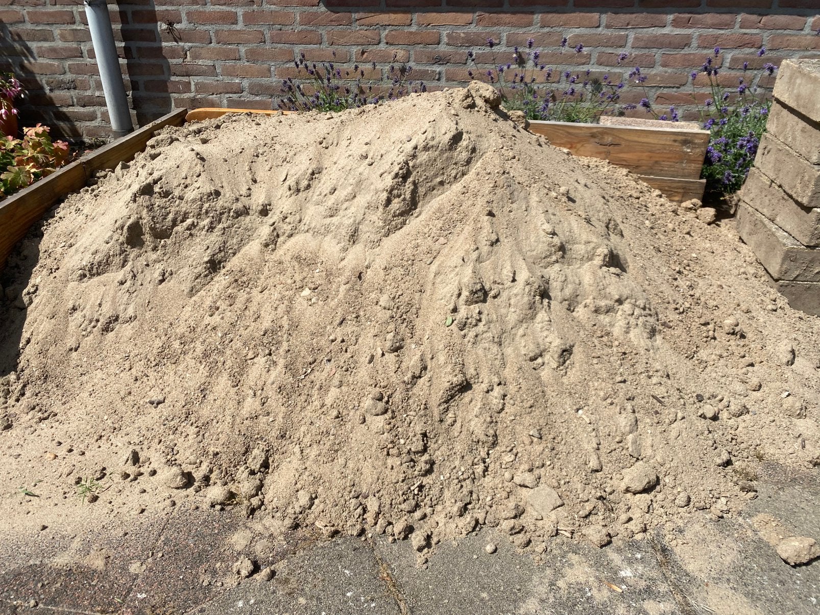 Gratis wit zand / schoon ophoogzand,  bijna halve kuub, Tuin en Terras, Zand, Ophalen, Gebruikt, Ophoogzand