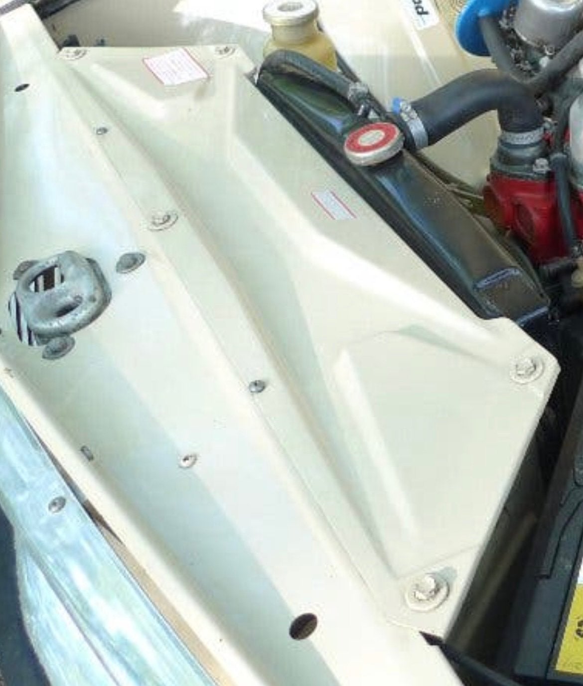 GEZOCHT: radiator afdekplaat Volvo 140 serie 1967-1968, Ophalen, Volvo, Motorkap