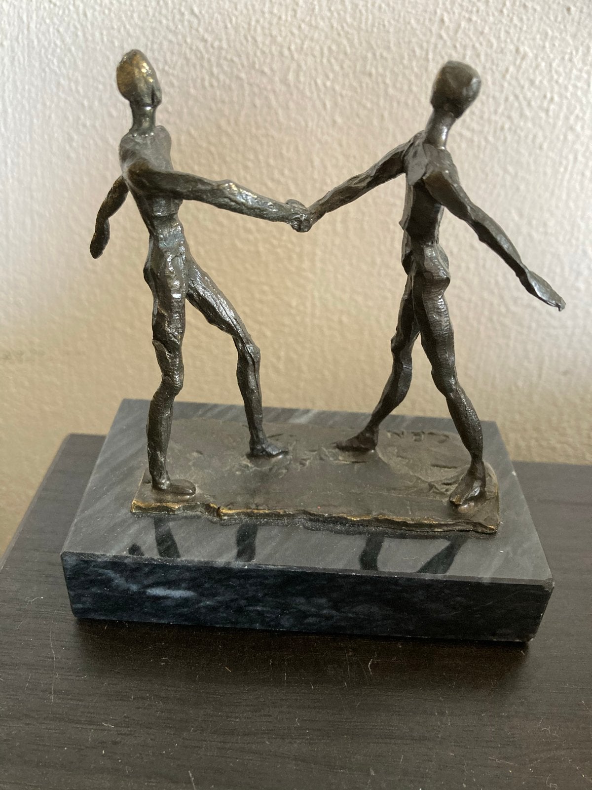 Brons beeld 'Samen komen we verder' Corry Ammerlaan, Groep mensen, Minder dan 20 cm, Ophalen of Verzenden, Brons