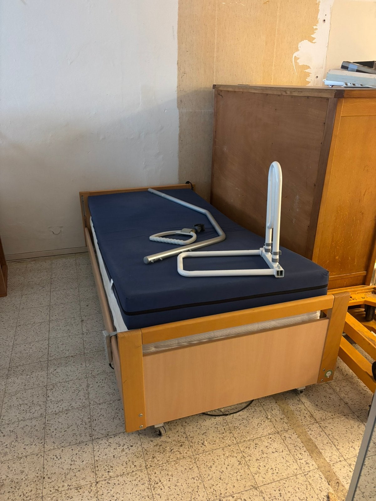 Hoog laag bed electrisch, Ophalen, 90 cm, Eenpersoons, 210 cm