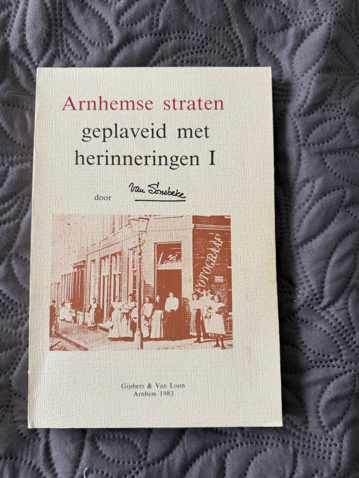 Arnhemse straten geplaveid met herinneringen I - Van Sonsbek, Ophalen, 20e eeuw of later, Gelezen