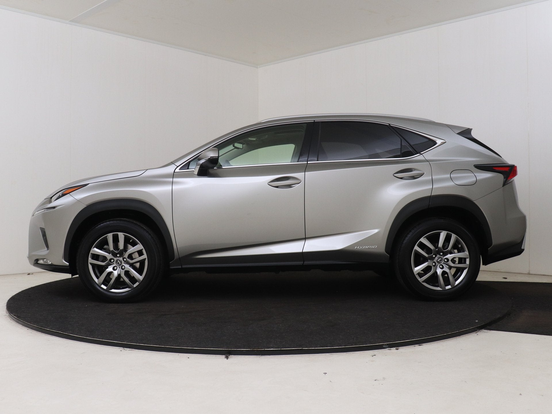 Lexus NX 300h AWD Luxury Line | Dealer Onderhouden | Schuif/, Auto's, Automaat, 1760 kg, Leder, Bedrijf