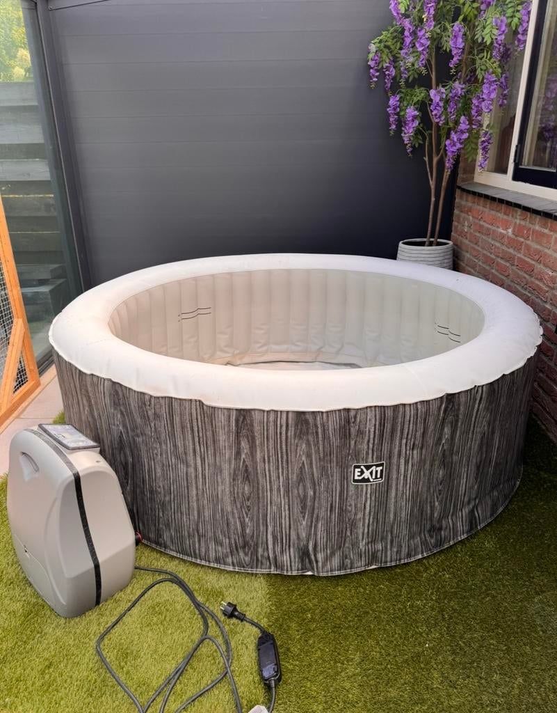 In zeer goede staat 4-6prs jacuzzi, Ophalen, Zo goed als nieuw