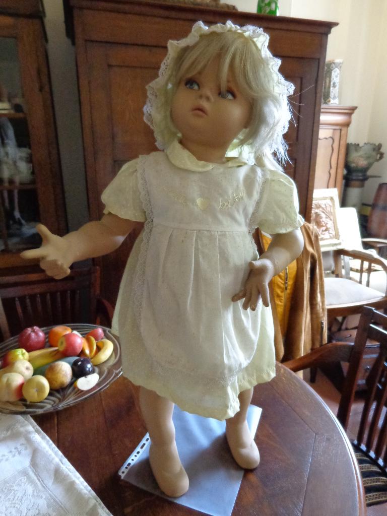 Oude vintage kinder- etalagepop / paspop 80 cm hoog, Verzamelen, Poppen, Gebruikt, Pop, Ophalen of Verzenden
