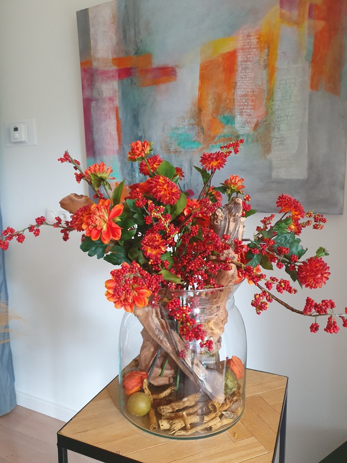 Sfeervol herfstbloemstuk met stoer hout, bessentak, chrysant, Ophalen, Binnen, Gebruikt, Overige materialen