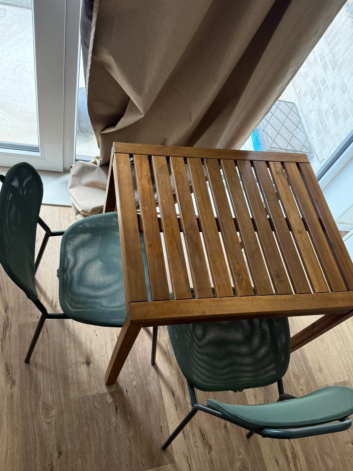 IKEA Houten balkonset / tuinset met 2 groene stoelen, Tuin en Terras, Tuinsets en Loungesets, Ophalen, Zo goed als nieuw, Hout