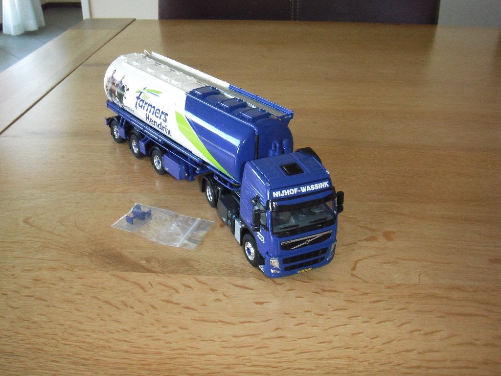 WSI Volvo for farmers, Hobby en Vrije tijd, Modelauto's | 1:50, Ophalen of Verzenden, Nieuw, Bus of Vrachtwagen, Wsi