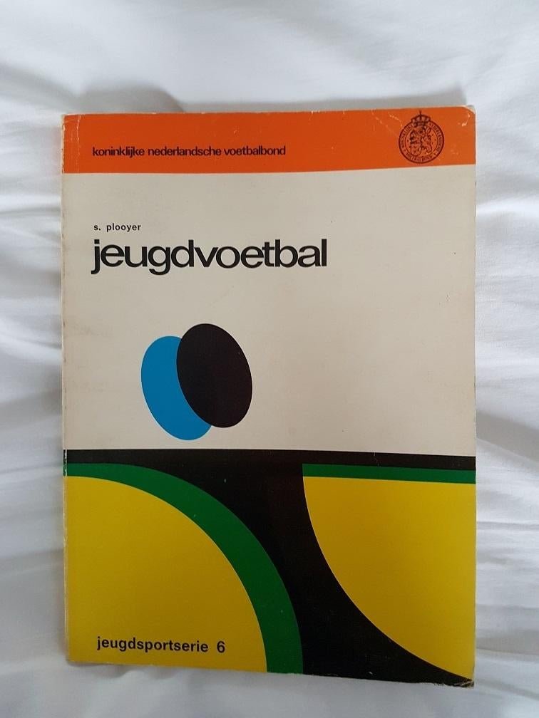 KNVB: Jeugdvoetbal, Ophalen of Verzenden, Zo goed als nieuw, Overige binnenlandse clubs, Boek of Tijdschrift