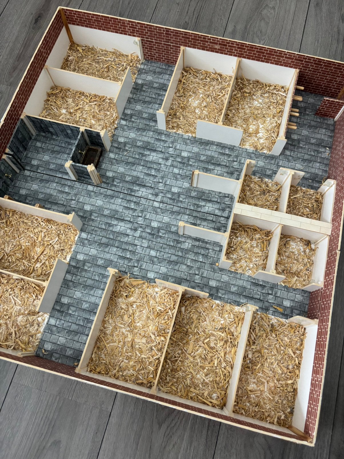 Handgemaakte paardenstal voor Schleich paarden, Ophalen, Zo goed als nieuw
