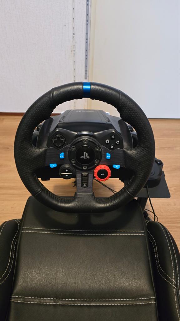 Logitech G29 racestuur met pedalen en versnellingspook, Ophalen, Racestuur, Force feedback, Zo goed als nieuw