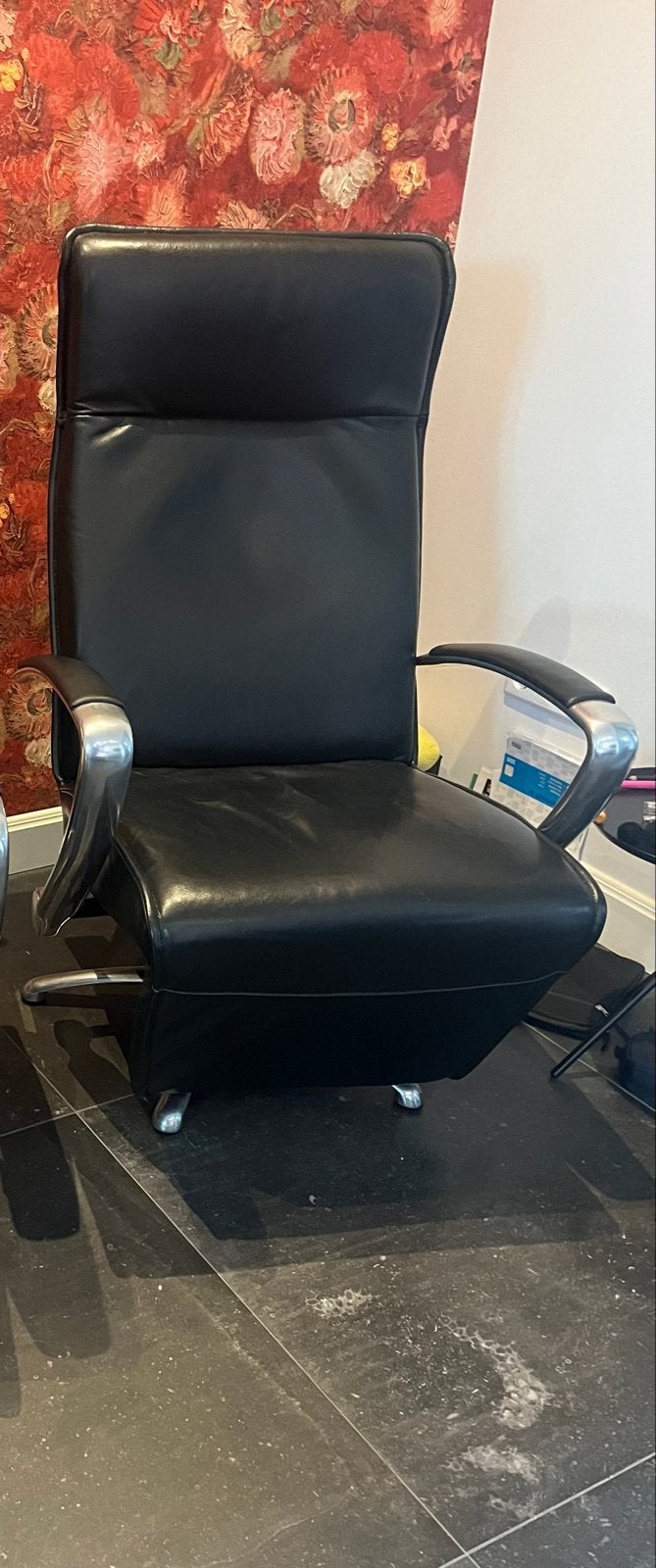 PROMINENT:  Leren Relaxfauteuil met Verstelbare Voetsteun, Ophalen, Gebruikt, Zwart, Leer
