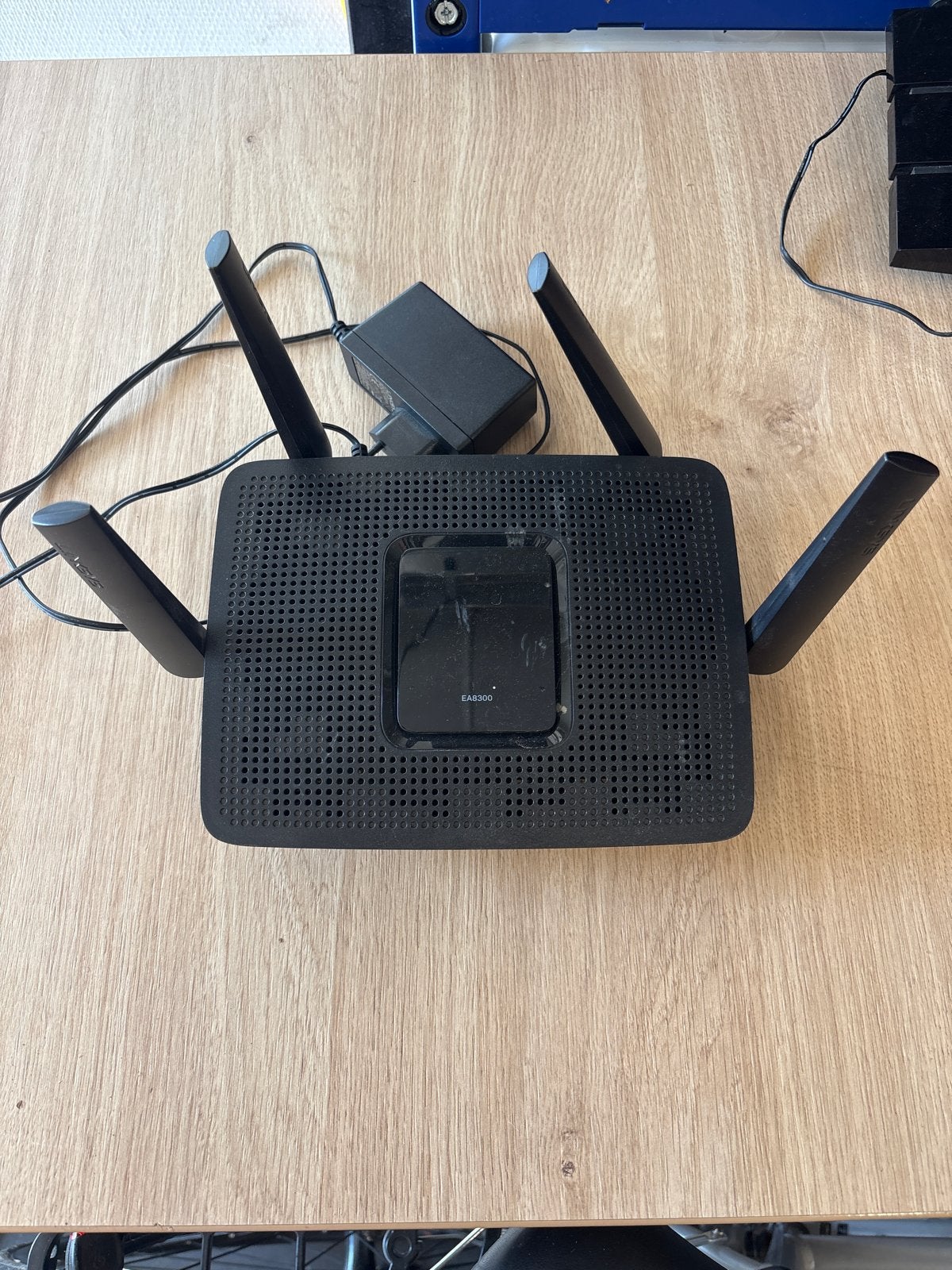 Linksys EA8300 Max-Stream AC2200 Tri-Band Smart Wi-Fi Router, Ophalen of Verzenden, Gebruikt, Router
