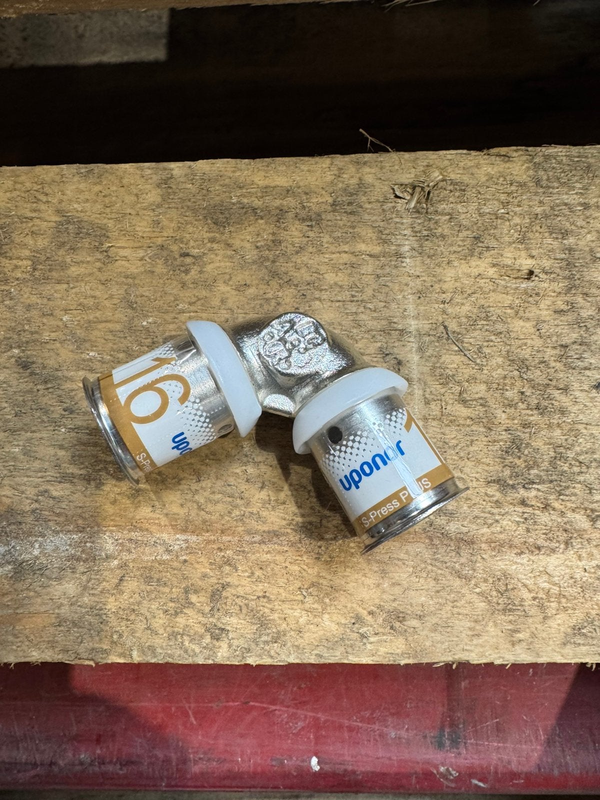 60 stuks knie Uponor press metaal, IJzer of Staal, Ophalen of Verzenden, Zo goed als nieuw, Dame