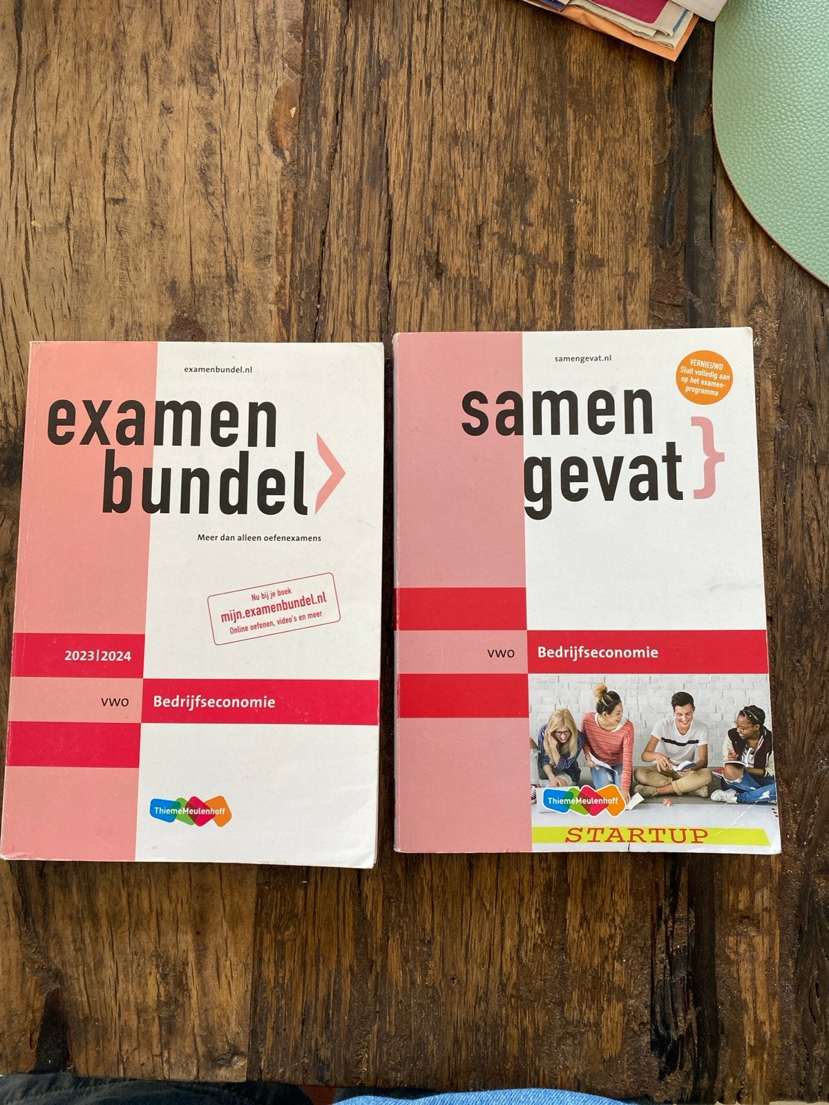 Examenbundel & Samengevat VWO Bedrijfseconomie 2023/2024, Ophalen of Verzenden, Zo goed als nieuw, VWO, Bedrijfseconomie of M&O