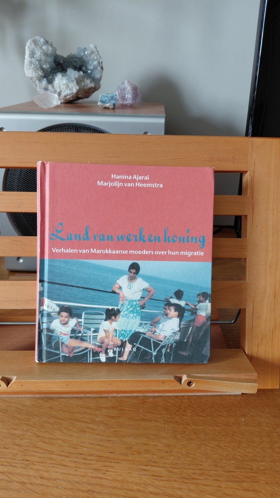 Land van werken en honing - Verhalen Marokkaanse moeders, Ophalen of Verzenden, Gelezen, Hanina Ajarai, Marjolijn van Heemstra