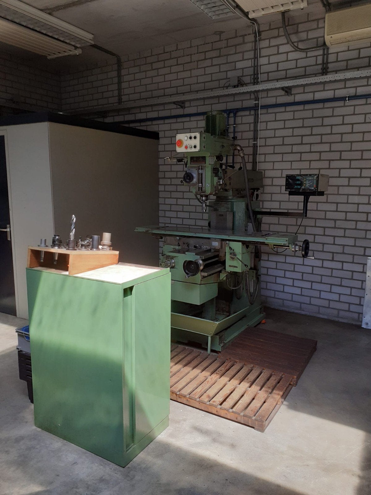 Tos FNK 25A freesmachine, met digitaal mitutoyo 3-assen, Ophalen