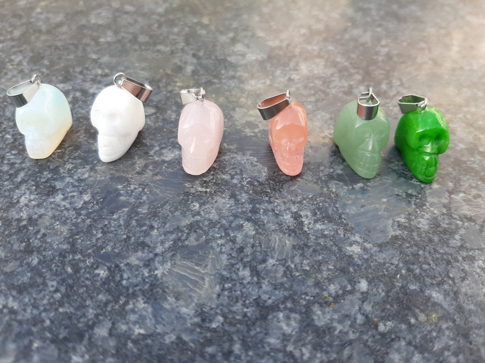 6 edelstenen schedel hangertjes voor aan een ketting, Ophalen of Verzenden, Nieuw, Overige merken