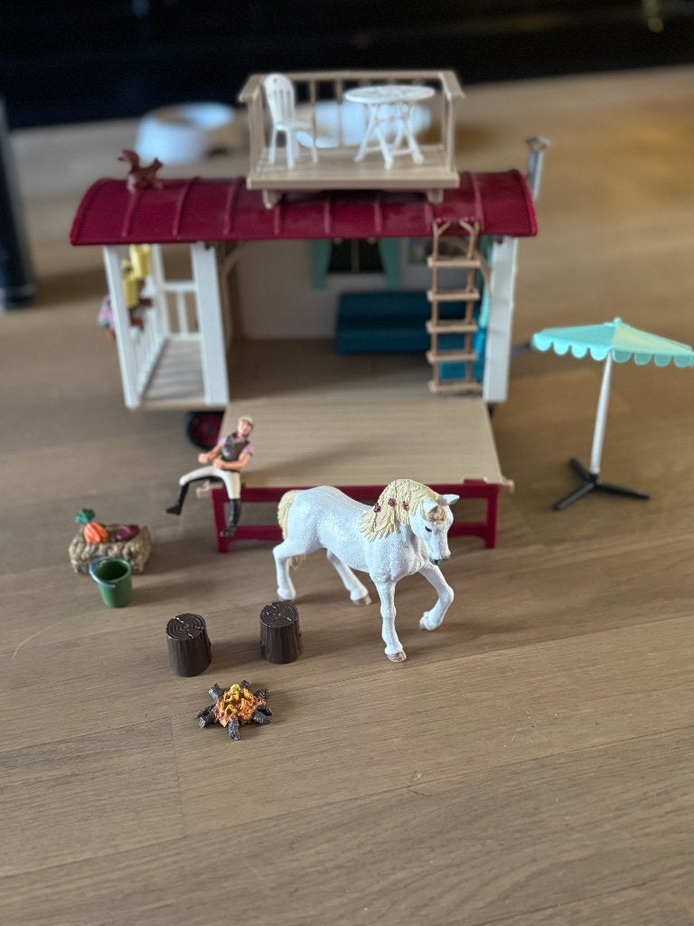 Schleich Horse Club woonwagen met paard en accessoires, Ophalen of Verzenden, Gebruikt