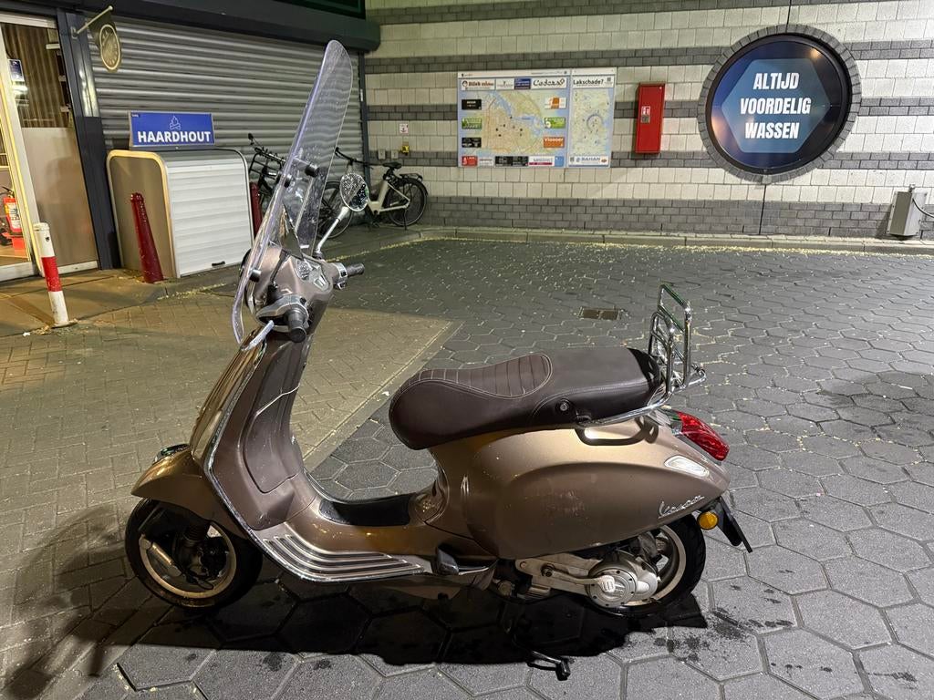 Vespa Primavera Gele Kenteken 2017 - Goed Onderhouden, Ophalen, Gebruikt, Overige modellen, Maximaal 45 km/u