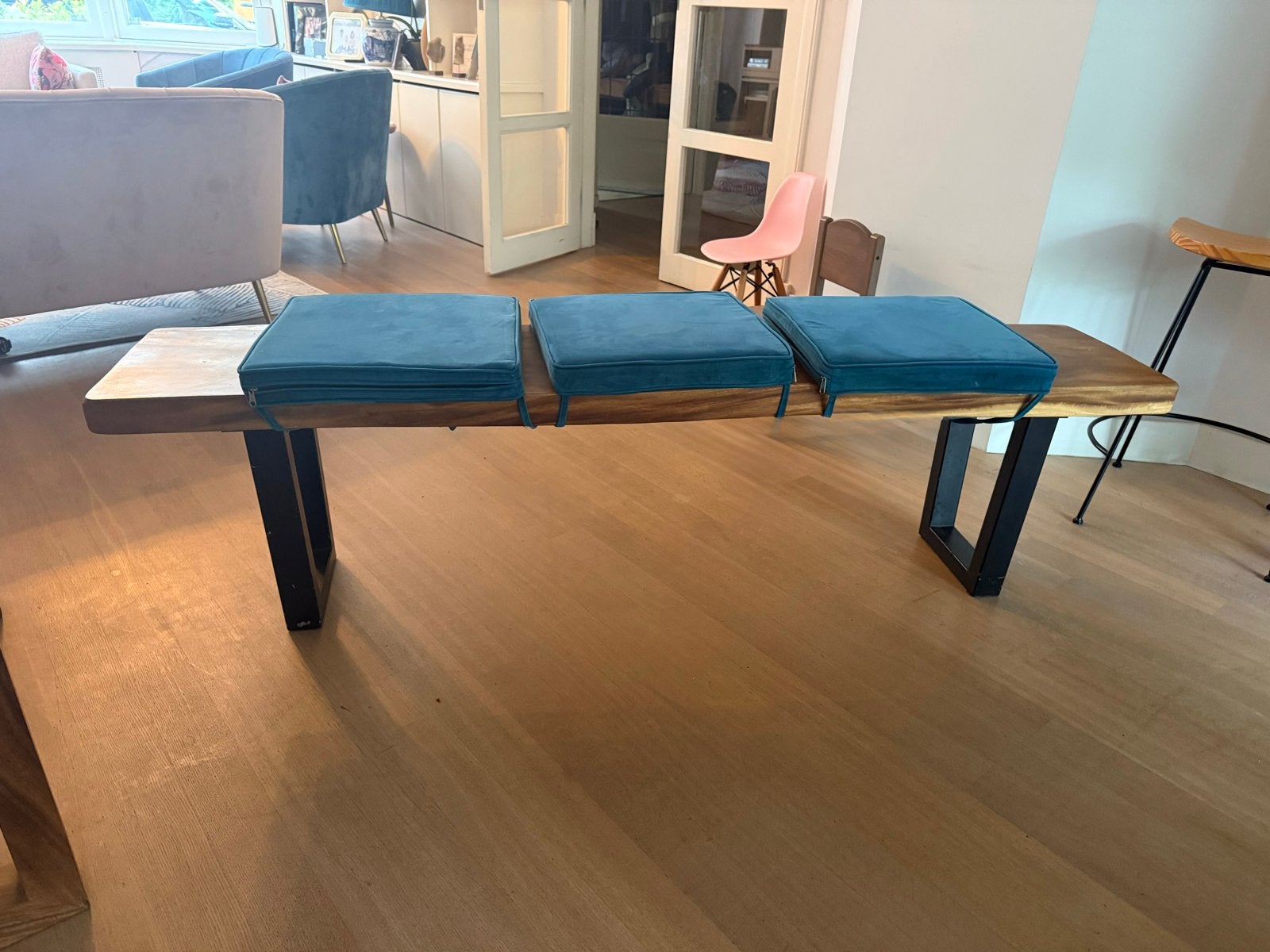 Massief houten bankje met stalen poten - Bali stijl, Ophalen, Gebruikt, Hout, Drie