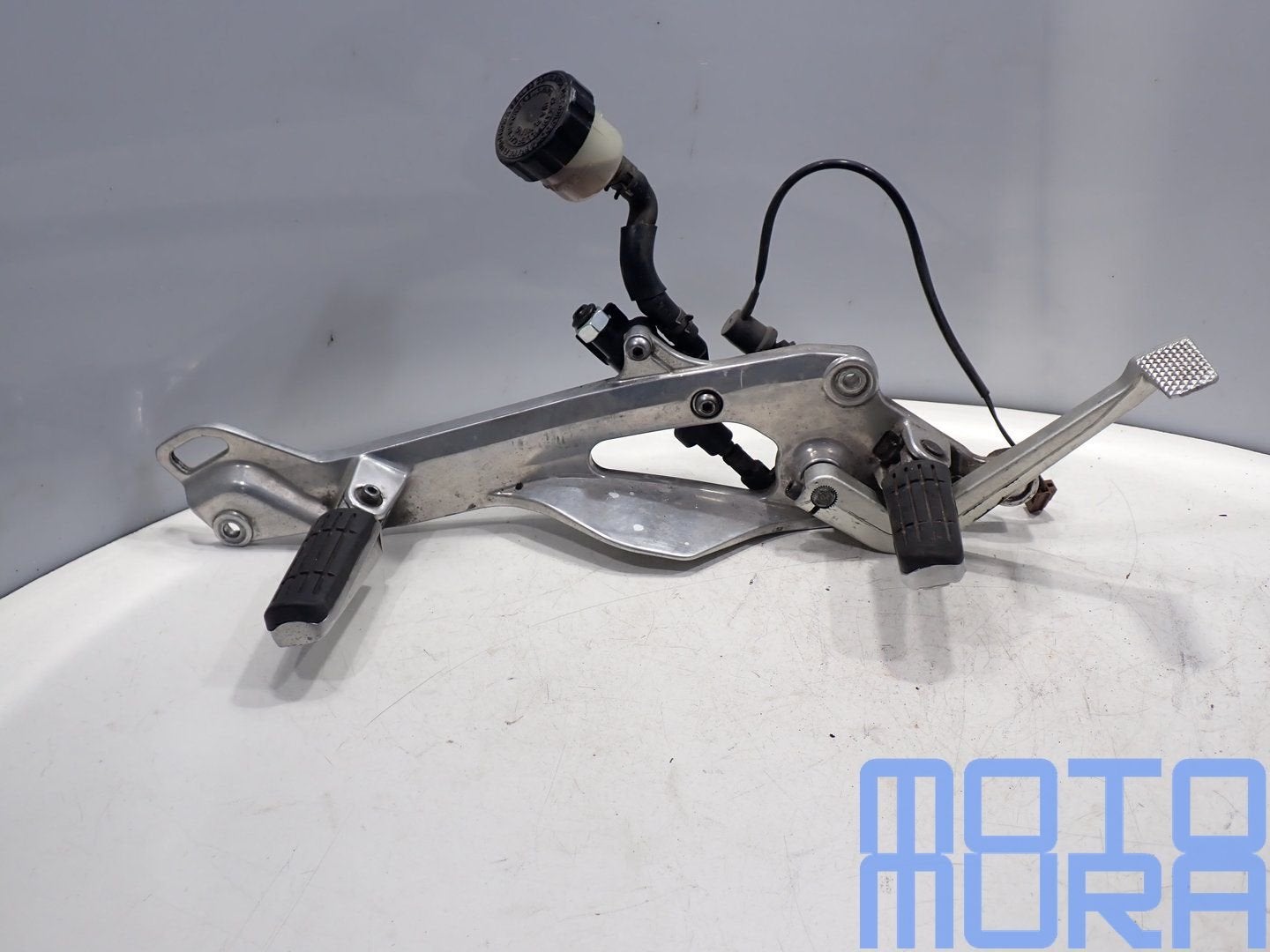Yamaha TDM 900 2002 - 2011 voetsteun rechts rechter schetspl, Gebruikt, -, -, Ophalen of Verzenden
