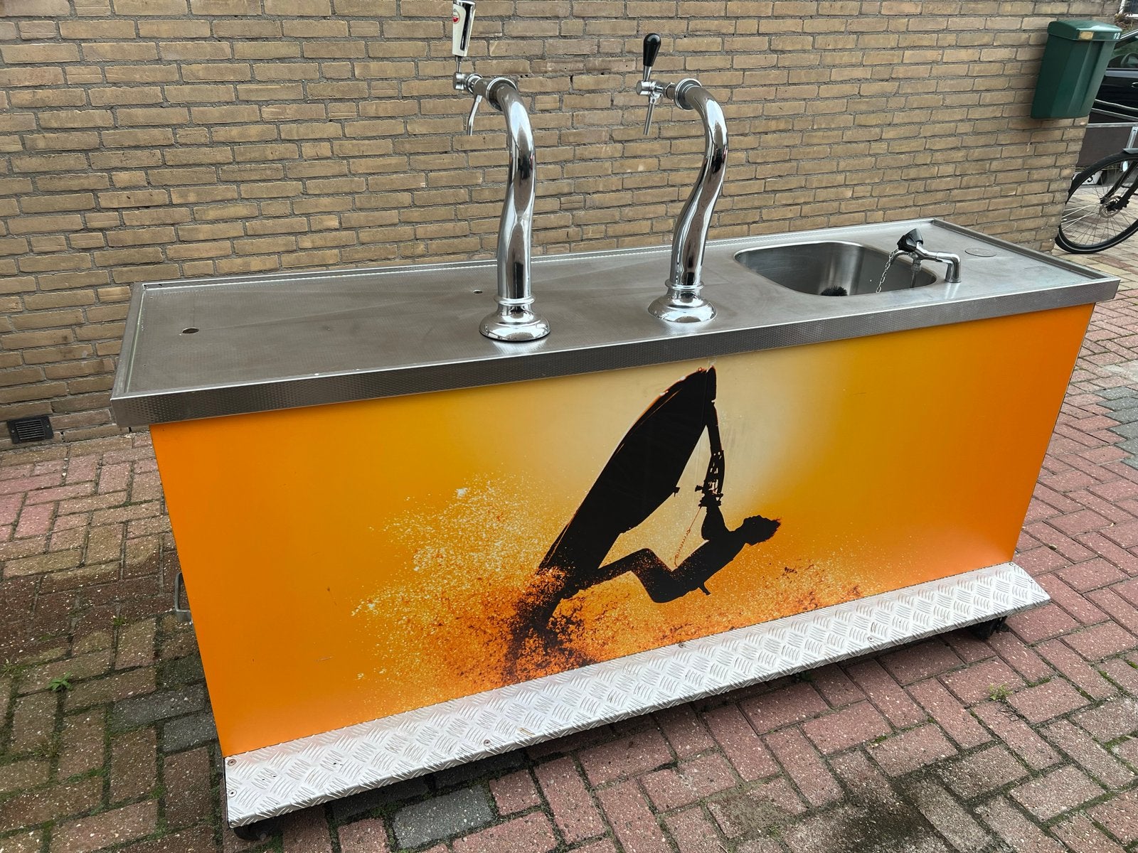 Mobiele tapinstallatie met spoelbak en koeler, Ophalen of Verzenden