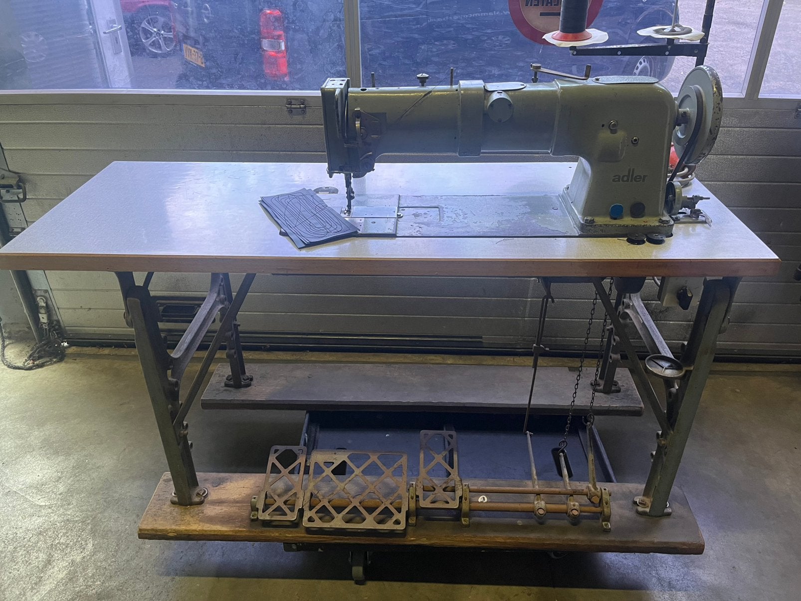 Adler 220-50 langarm (zeer robuust), Hobby en Vrije tijd, Naaimachines en Toebehoren, Gebruikt, Naaimachine, Industrieel, Ophalen