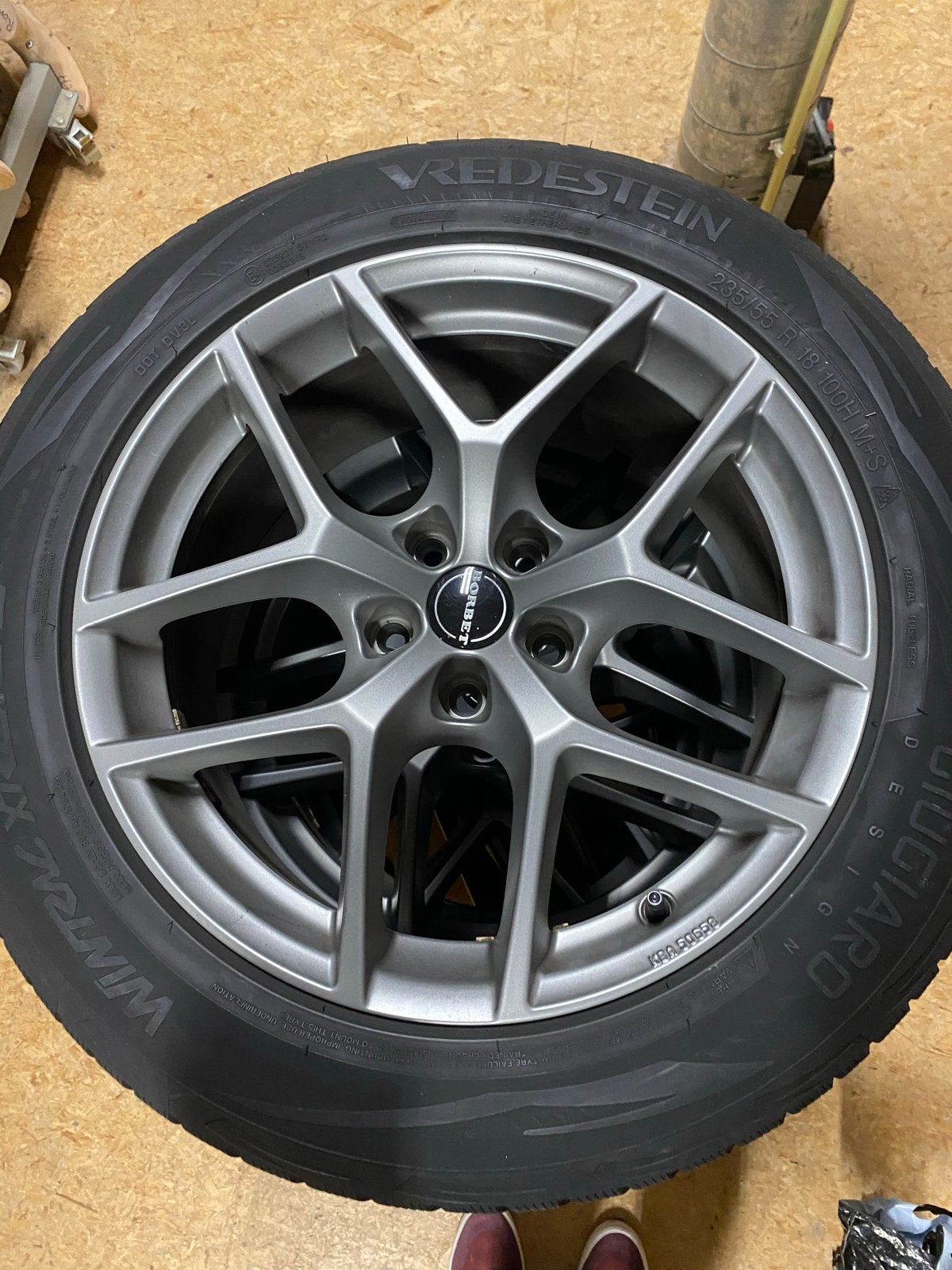 Borbet Y Titan Mat velgen met Vredestein winterbanden 18 inc, Auto-onderdelen, 18 inch, Gebruikt, Banden en Velgen, 235 mm