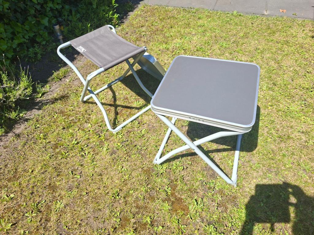 Tafel en voetenbank  combinatie merk froyak 2 stuks, Ophalen, Campingtafel