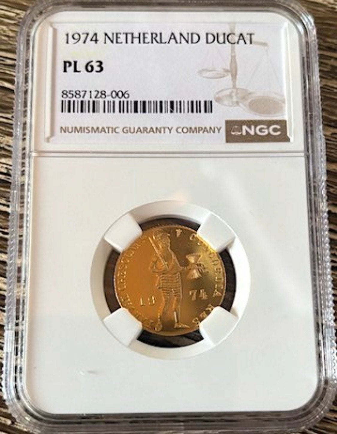 Zeldzame Gouden Dukaat 1974 Juliana PL63 NGC, Postzegels en Munten, Munten | Nederland, Koningin Juliana, Losse munt, Goud, Overige waardes