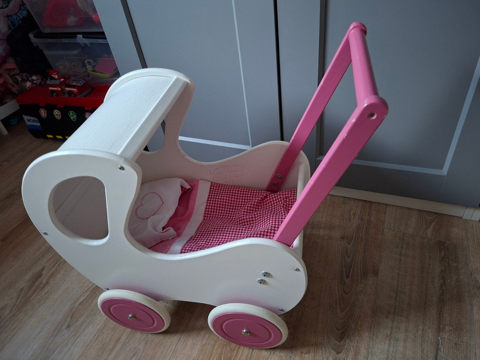 Houten poppenwagen met roze accenten, Ophalen, Gebruikt, Babypop
