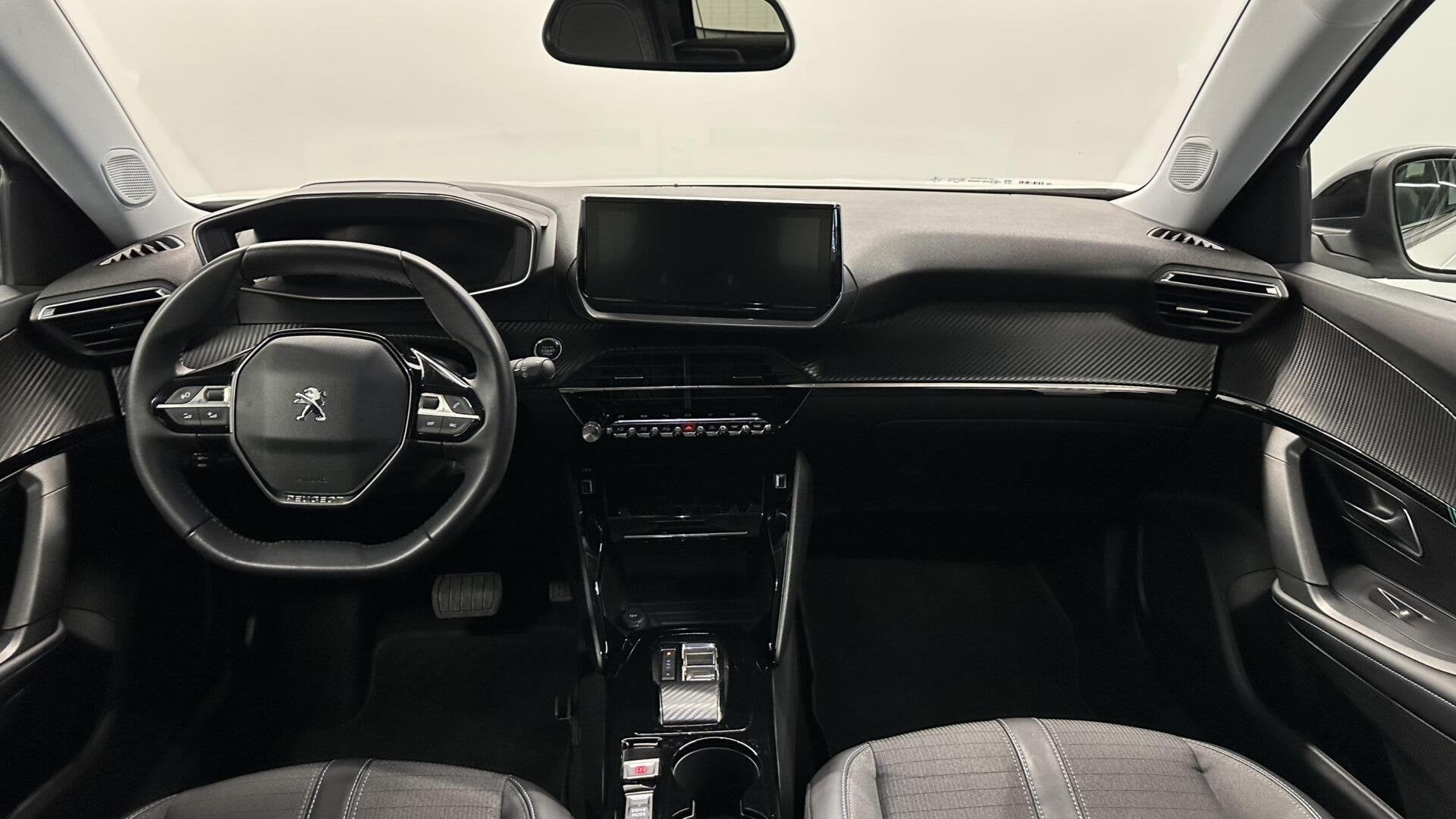 Peugeot e-2008 EV Allure Pack 50 kWh 93%SOH 3 FASE CAMERA EC, Auto's, 136 pk, Gebruikt, Zwart, Met garantie (alle)