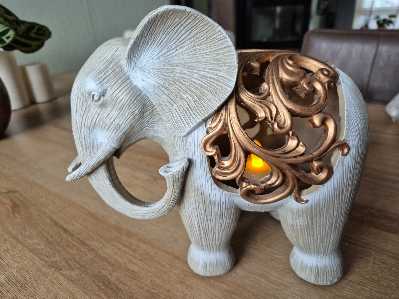 Olifant met lichtje, Ophalen, Dier