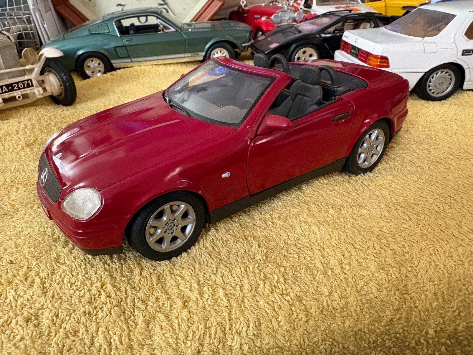Mercedes.  SLK.  230.      Maisto, Ophalen of Verzenden, Zo goed als nieuw, Maisto