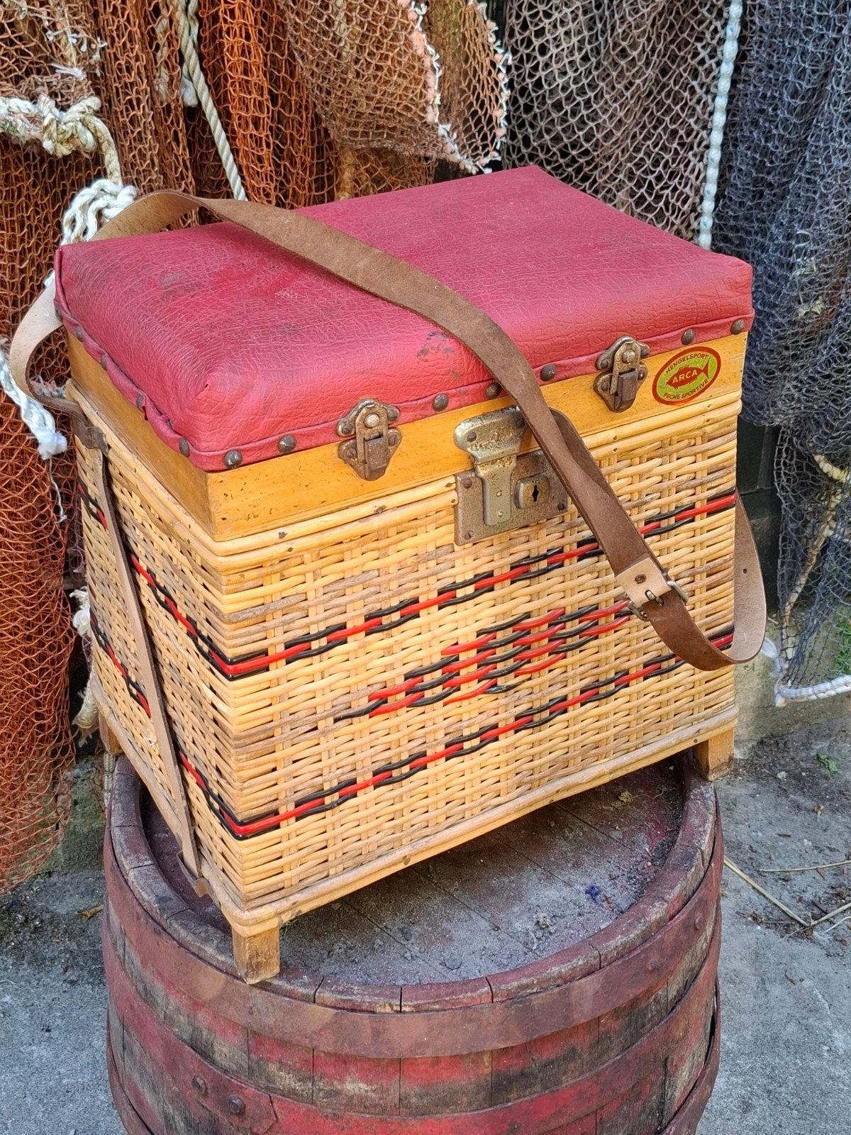 Oude vintage rieten viskoffer visnetten visserij, Gebruikt, T, Ophalen of Verzenden, N