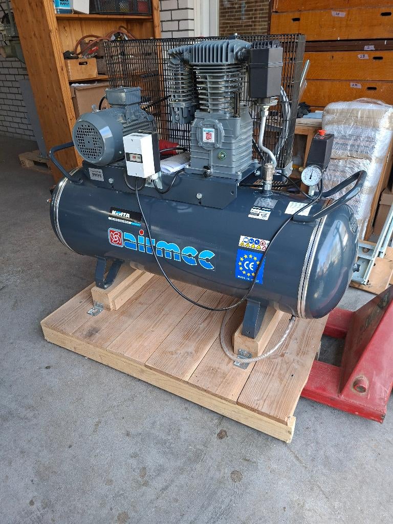 Compressor, Doe-het-zelf en Verbouw, Ophalen, 100 liter of meer, 400 tot 800 liter/min, Zo goed als nieuw