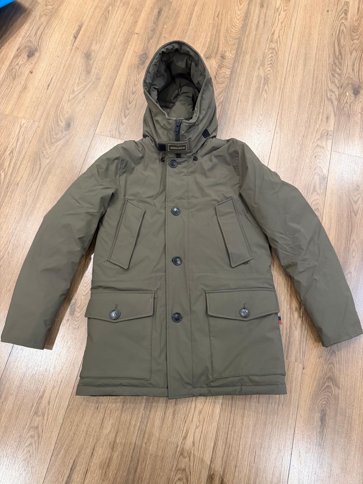 WOOLRICH Donkergroene Parka Maat S - Origineel, Kleding | Heren, Ophalen of Verzenden, Zo goed als nieuw, Maat 46 (S) of kleiner