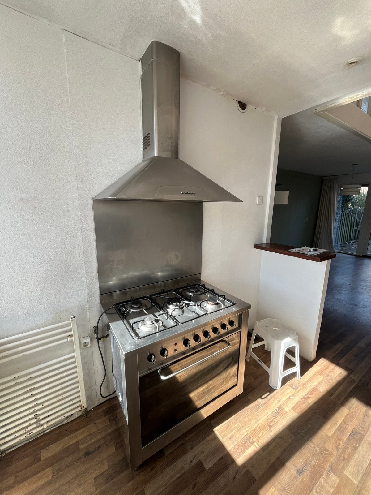 Metalen gasfornuis 5 pits + oven, Tuin en Terras, Buitenkeukens, Ophalen of Verzenden, Zo goed als nieuw, Gas
