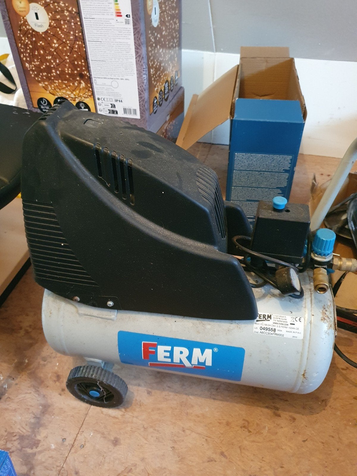 Ferm compressor. 24 liter 8 bar, Ophalen, 6 tot 10 bar, Zo goed als nieuw, Minder dan 200 liter/min