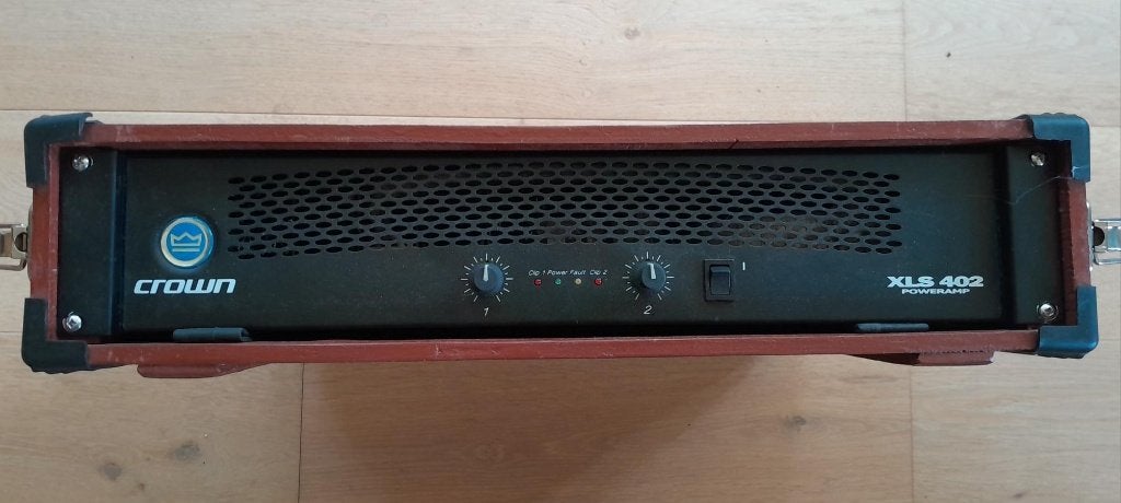Te koop Crown XLS 402 power amp, Ophalen, Gebruikt, 500 tot 1000 watt, P.A.